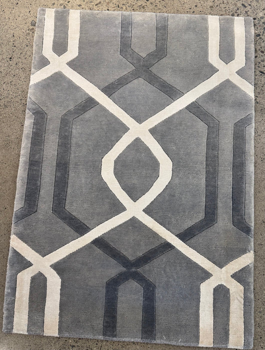 2'x3' 100% Wool Nepali Hand Knotted Area Rug