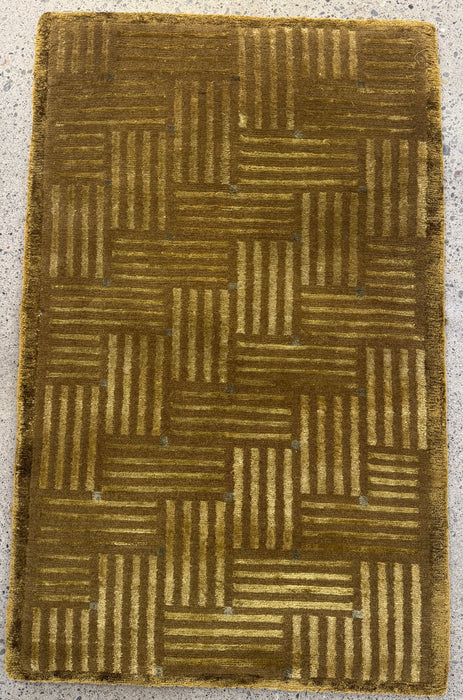 2'x3' 100% Wool Nepali Hand Knotted Area Rug