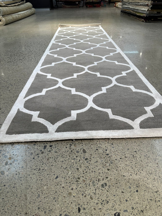 2'9" x 9'11" Modern Indian Silk/Wool Hand-Knotted Area Rug