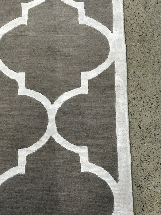 2'9" x 9'11" Modern Indian Silk/Wool Hand-Knotted Area Rug