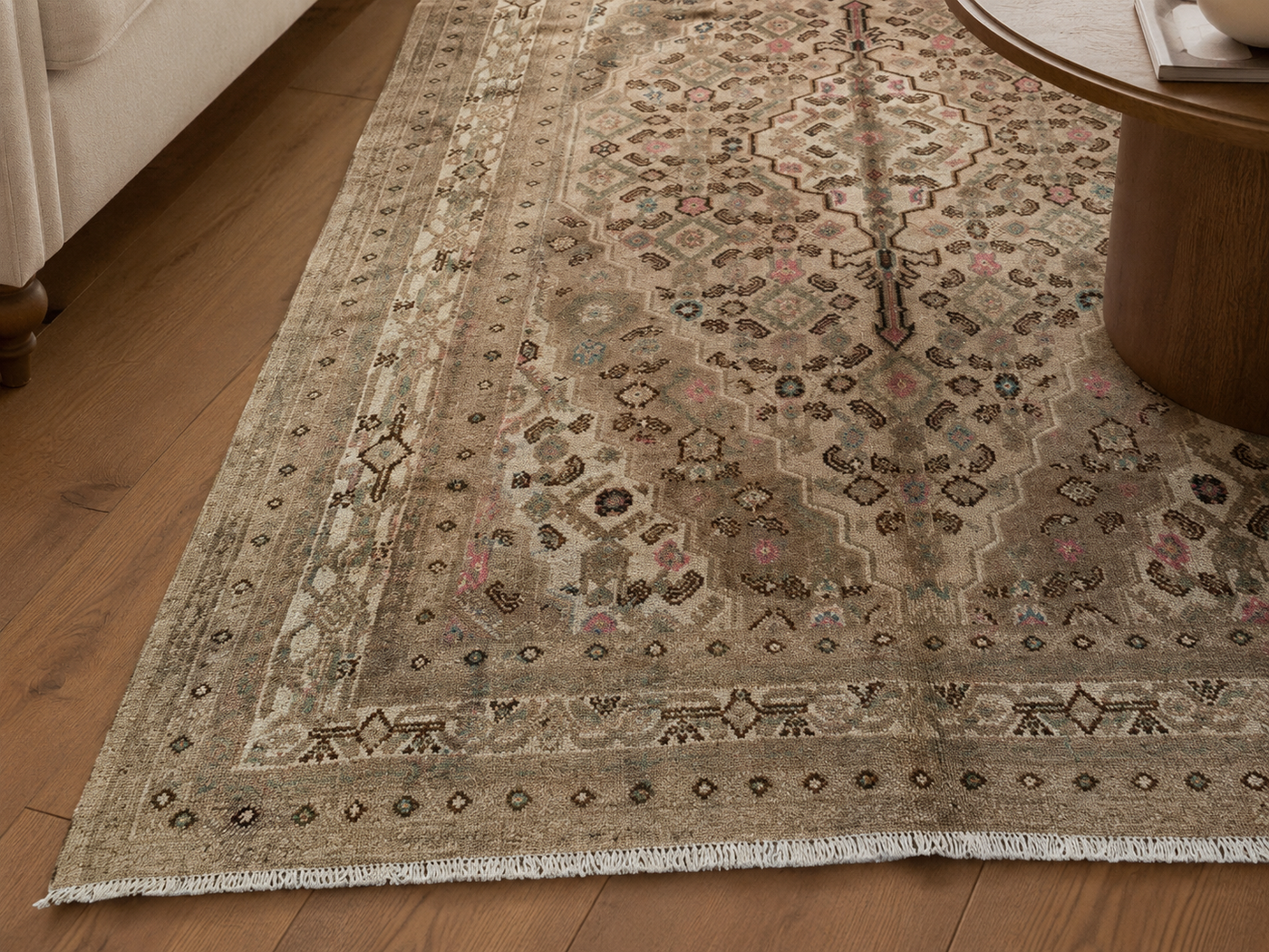 9'9" x 6'9" Handmade Persian Wool Rug wool texture and pattern detail