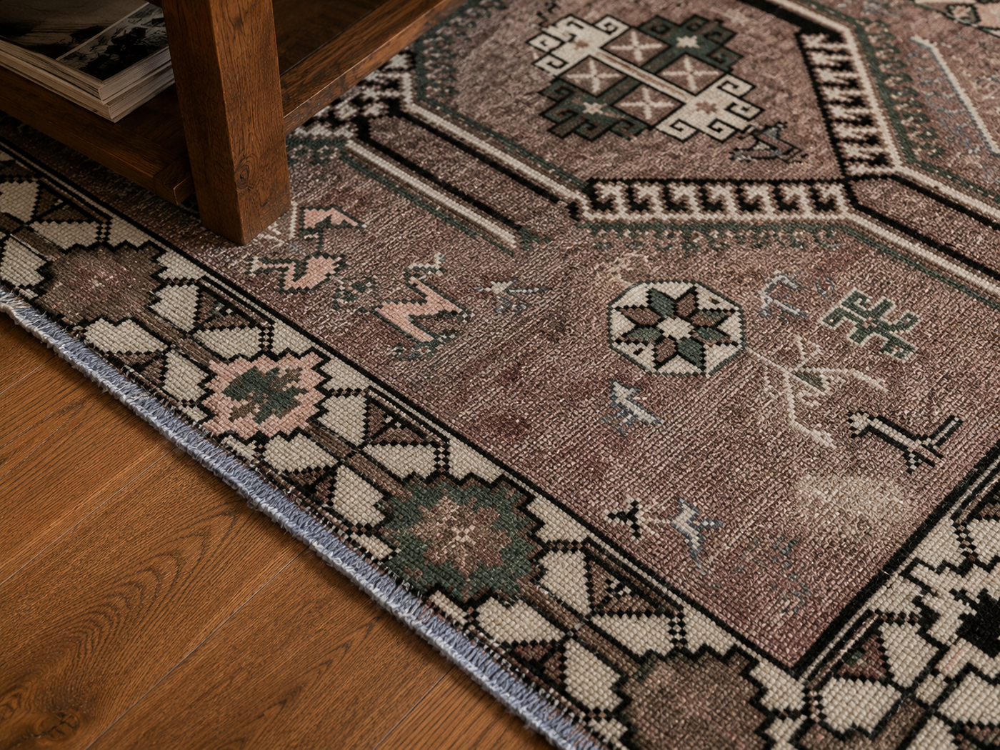 9'8" x 5'6" Handmade Persian Wool Rug wool texture and pattern detail