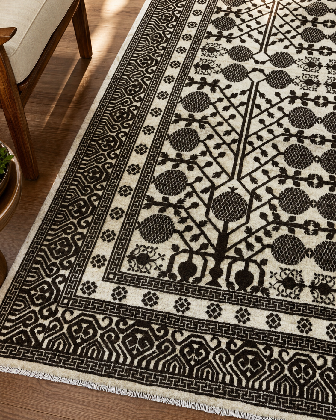 10'1" x 6'8" Handmade Persian Wool Rug wool texture and pattern detail