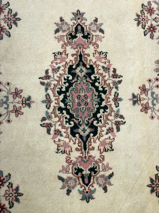 Indo Persian 4’X6’ Hand knotted area rug