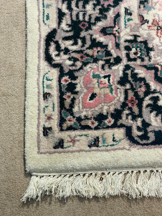 Indo Persian 4’X6’ Hand knotted area rug